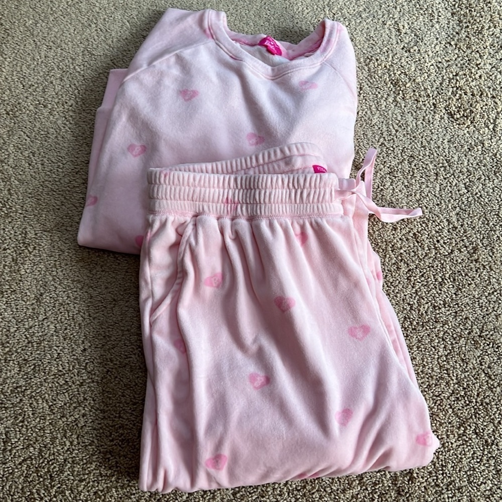 P.J.Salvage X Barbie collab large light pink heart velour jogger set. - Picture 16 of 16